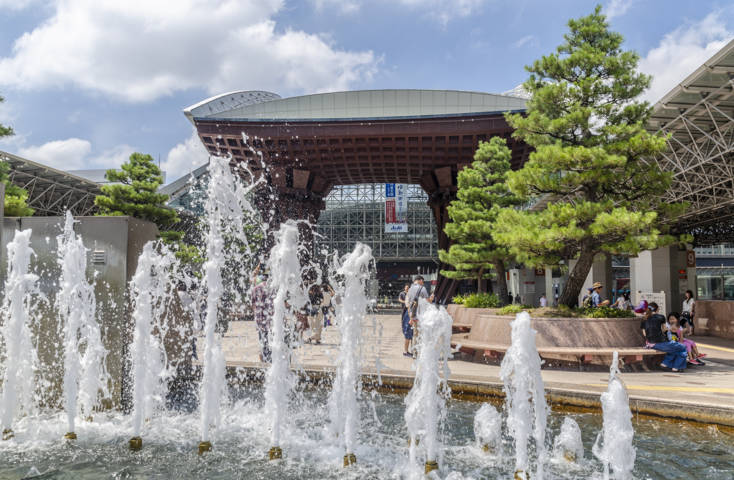 125 - Kanazawa - estacion central - Puerta Tsuzumi